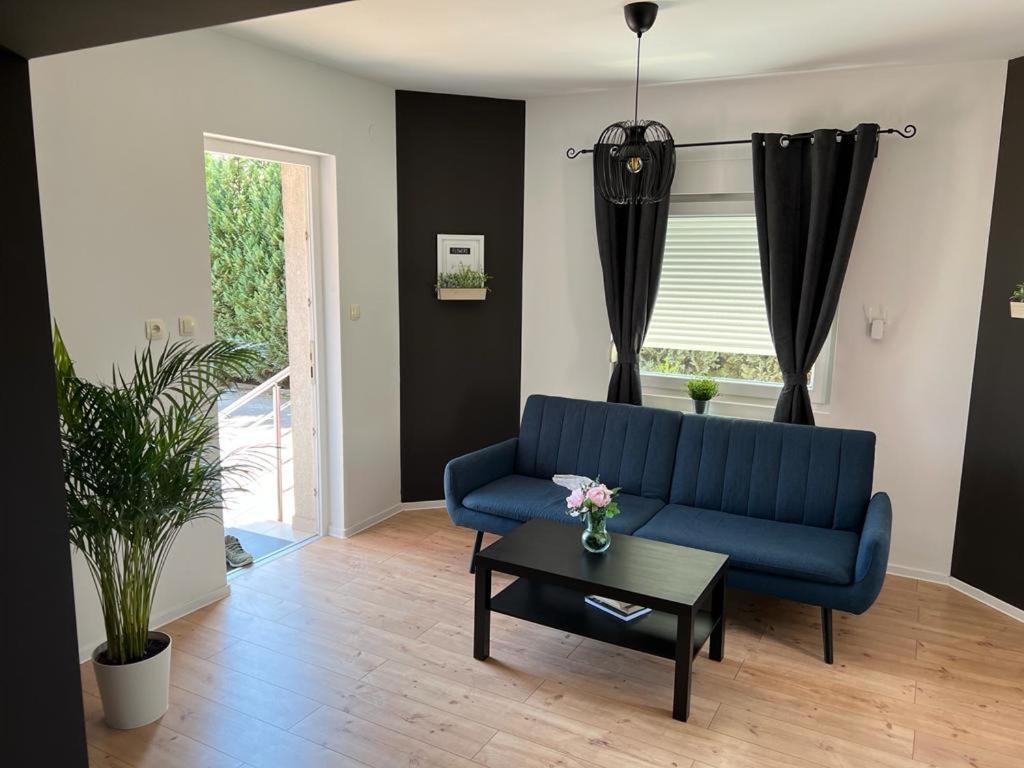 4 Stars Rooms Near Airport Scitarjevo ภายนอก รูปภาพ