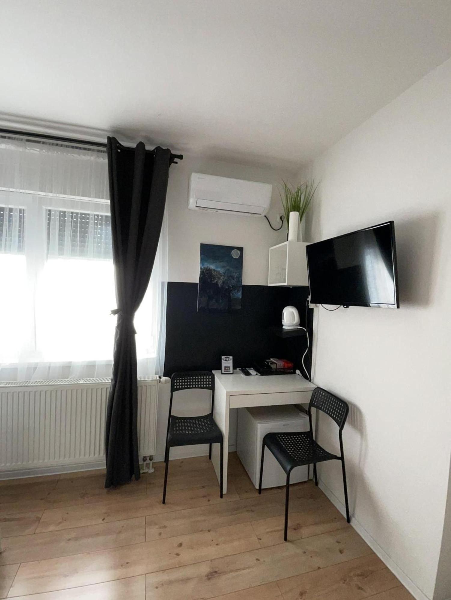 4 Stars Rooms Near Airport Scitarjevo ภายนอก รูปภาพ